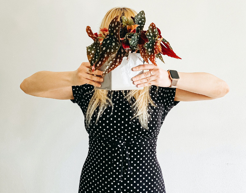 women-holding-begonia-close-to-her-face.jpg