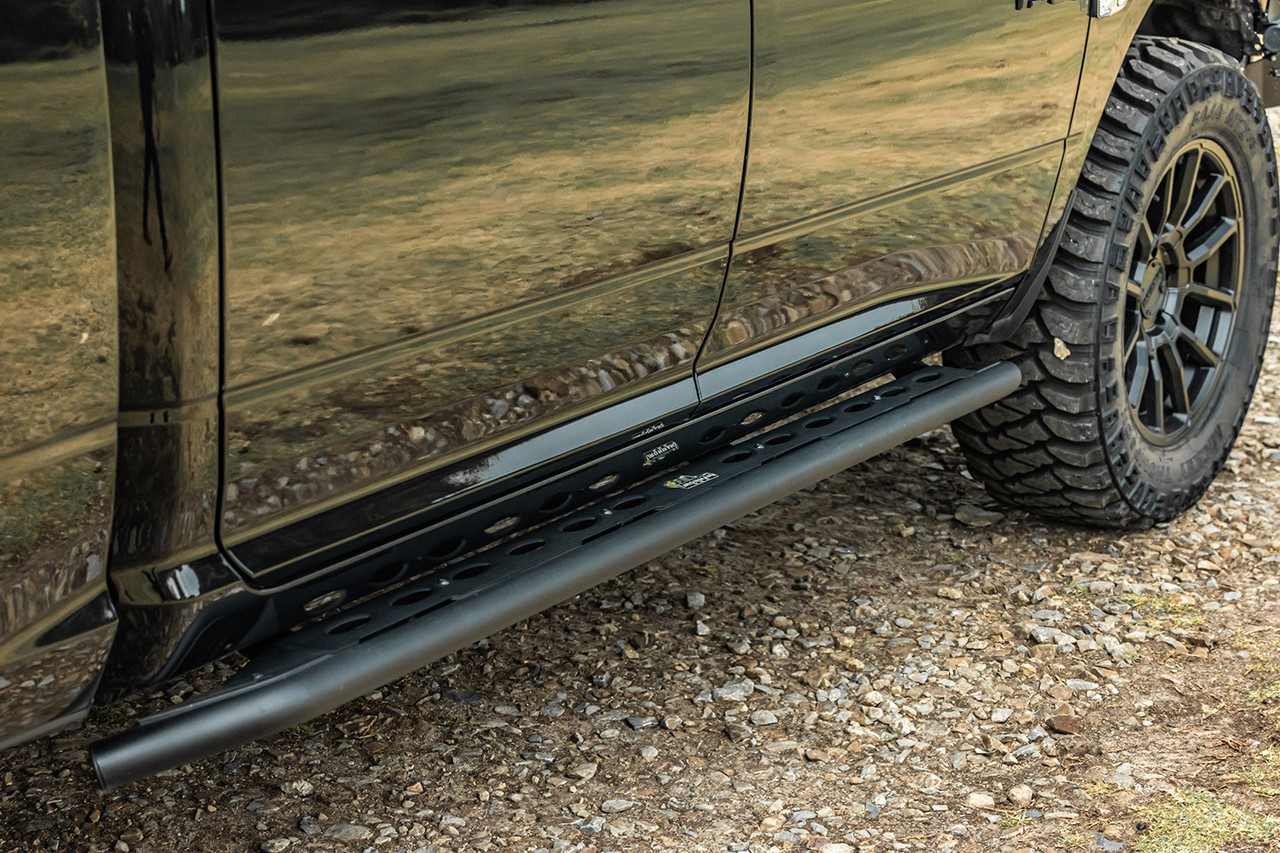 Raid Heavy Duty Side Steps Suited For 2014-2018 Ram 1500