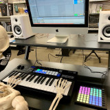 Producer Skelton John is making beats on our display!