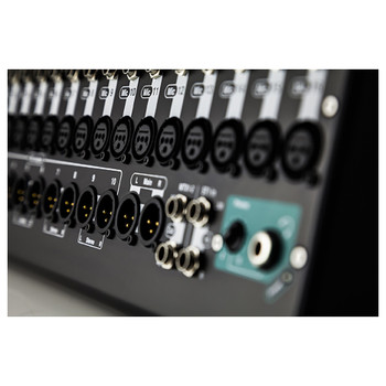 ALLEN & HEATH QU-SB 32 channel rack mount digital mixer right detail