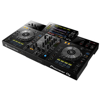 XDJ-RR Deliver fine-tuned mixes with the help of EQs and channel faders which feature the same curves as those on our professional club mixer, the DJM-900NXS2. You can also customise your routines with the popular Beat FX - Echo, Reverb and Flanger - and dial up the texture and tension with Sound Color FX - Filter, Noise, Dub Echo and Pitch.