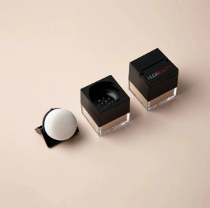 Huda Beauty Easy Bake Loose Baking & Setting Powder Mini size