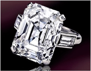 Grace's splendid 10.47 carat engagement ring