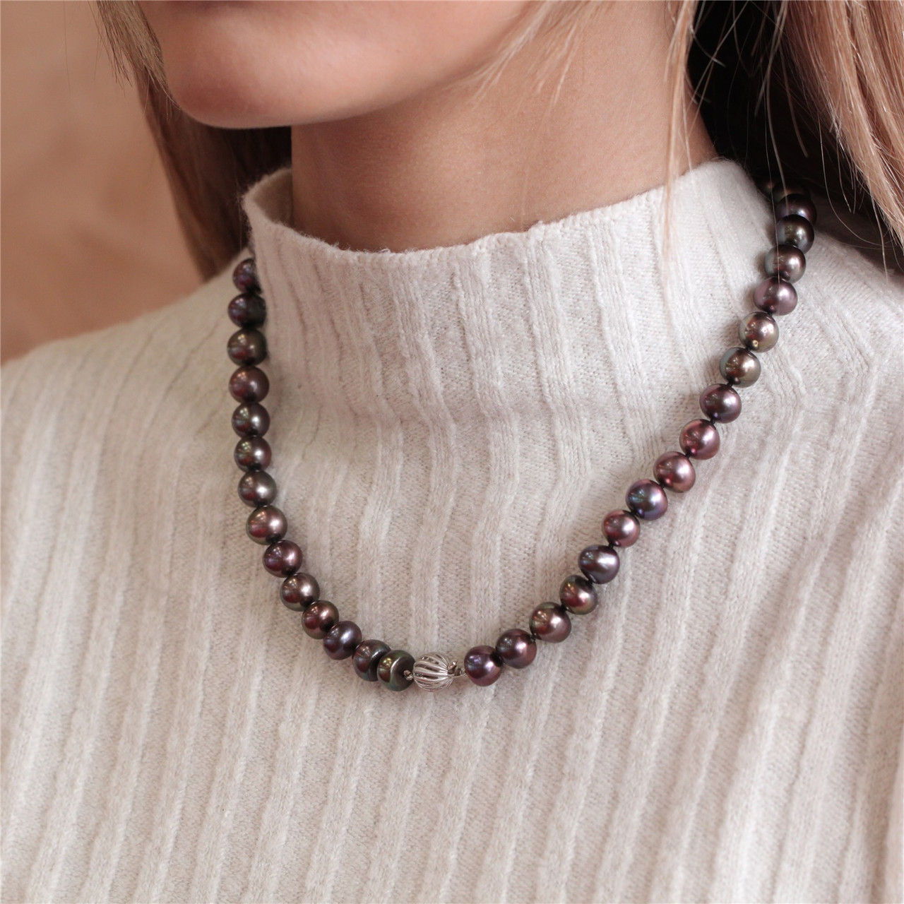 Pearls necklace with leather and Tahitian black pearls, lariat necklace,  pearl pendant on leather, St Barts pearl and leather necklace.