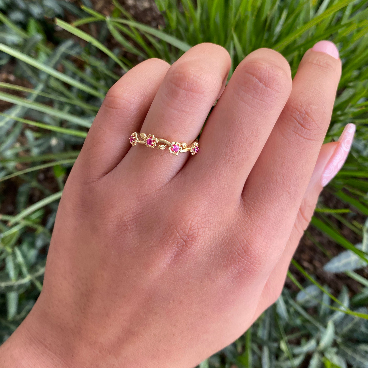 Parade 18k Yellow Gold & Pink Sapphire Flower Band
