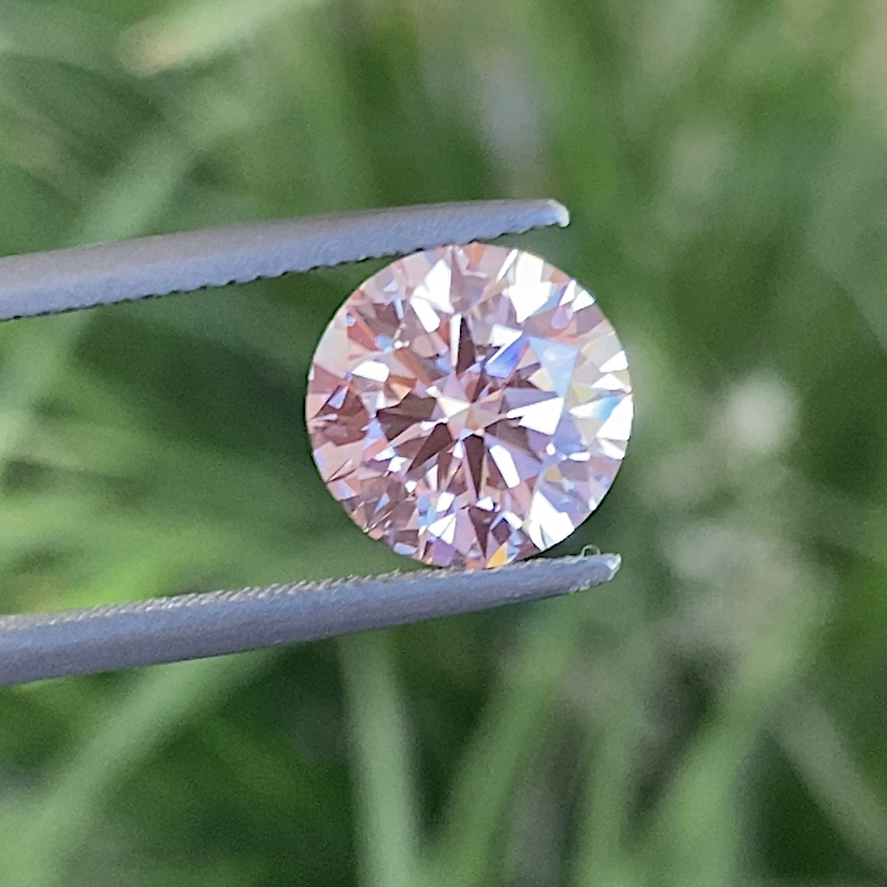 3.09ct Fancy Pink Round Brilliant Lab-Grown Diamond, IGI certified