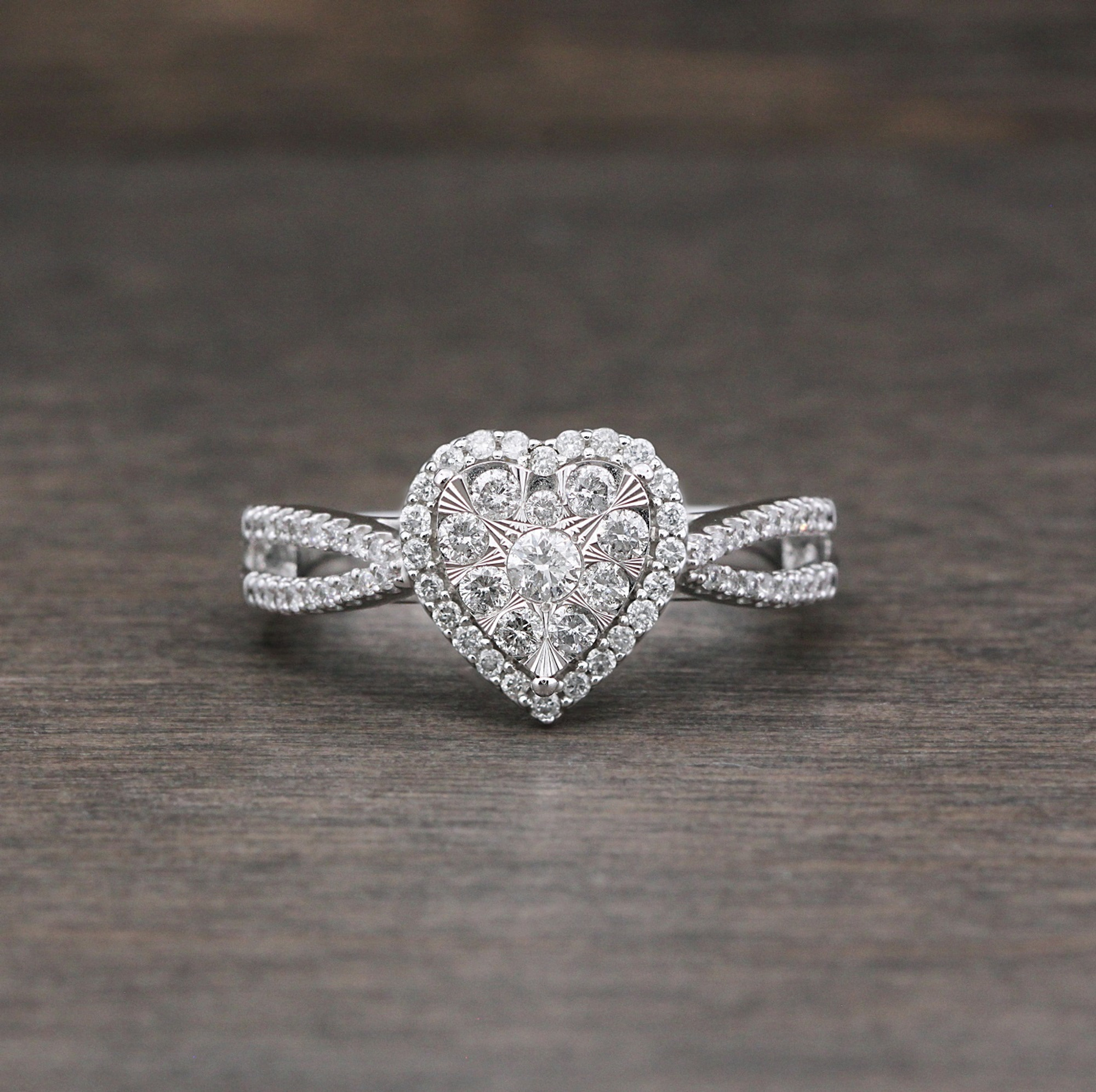 10k White Gold & Diamond Cluster Heart Ring