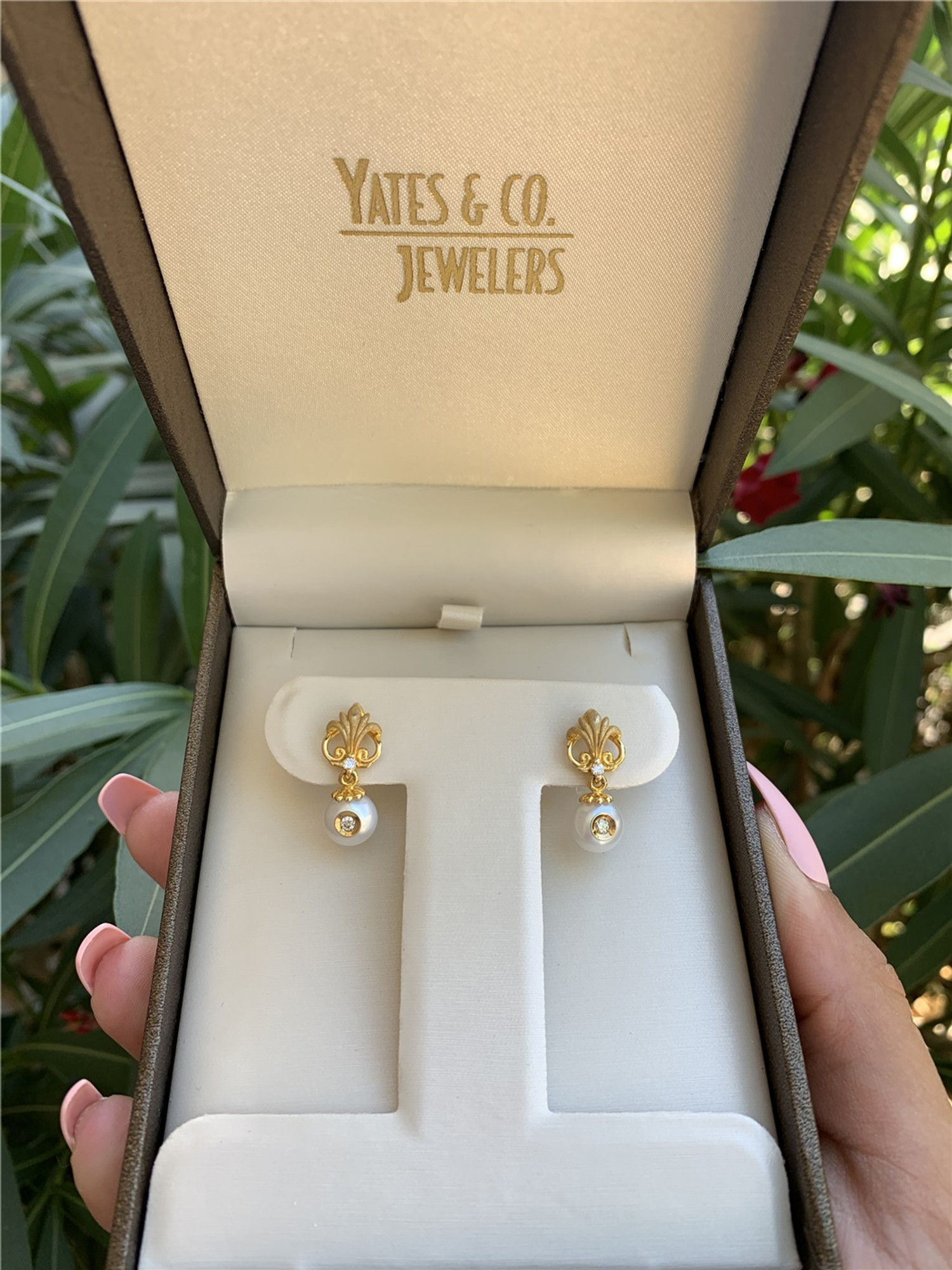 14kt yellow gold pearl earrings