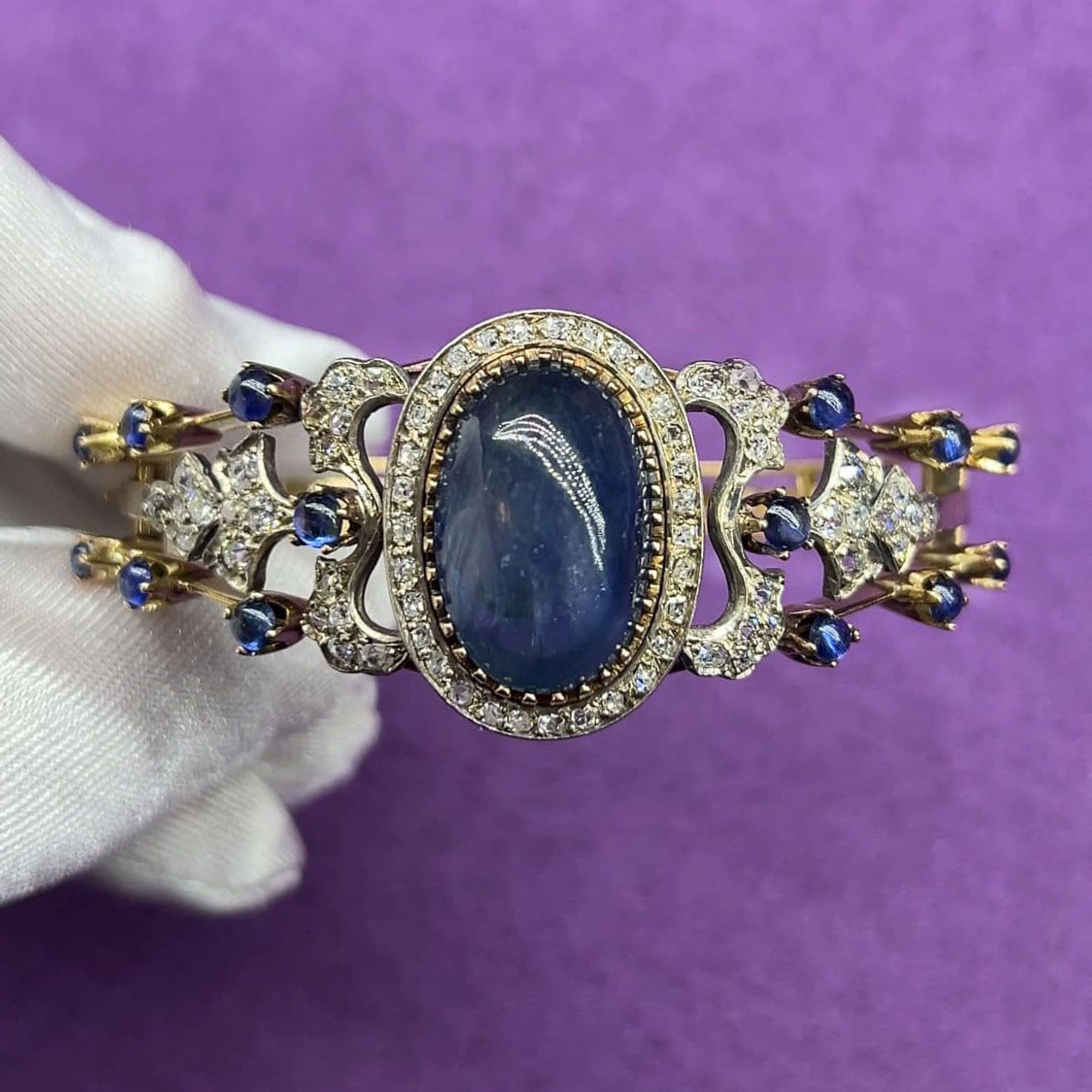 Victorian 28ct Cabachon Blue Sapphire & Diamond Bangle