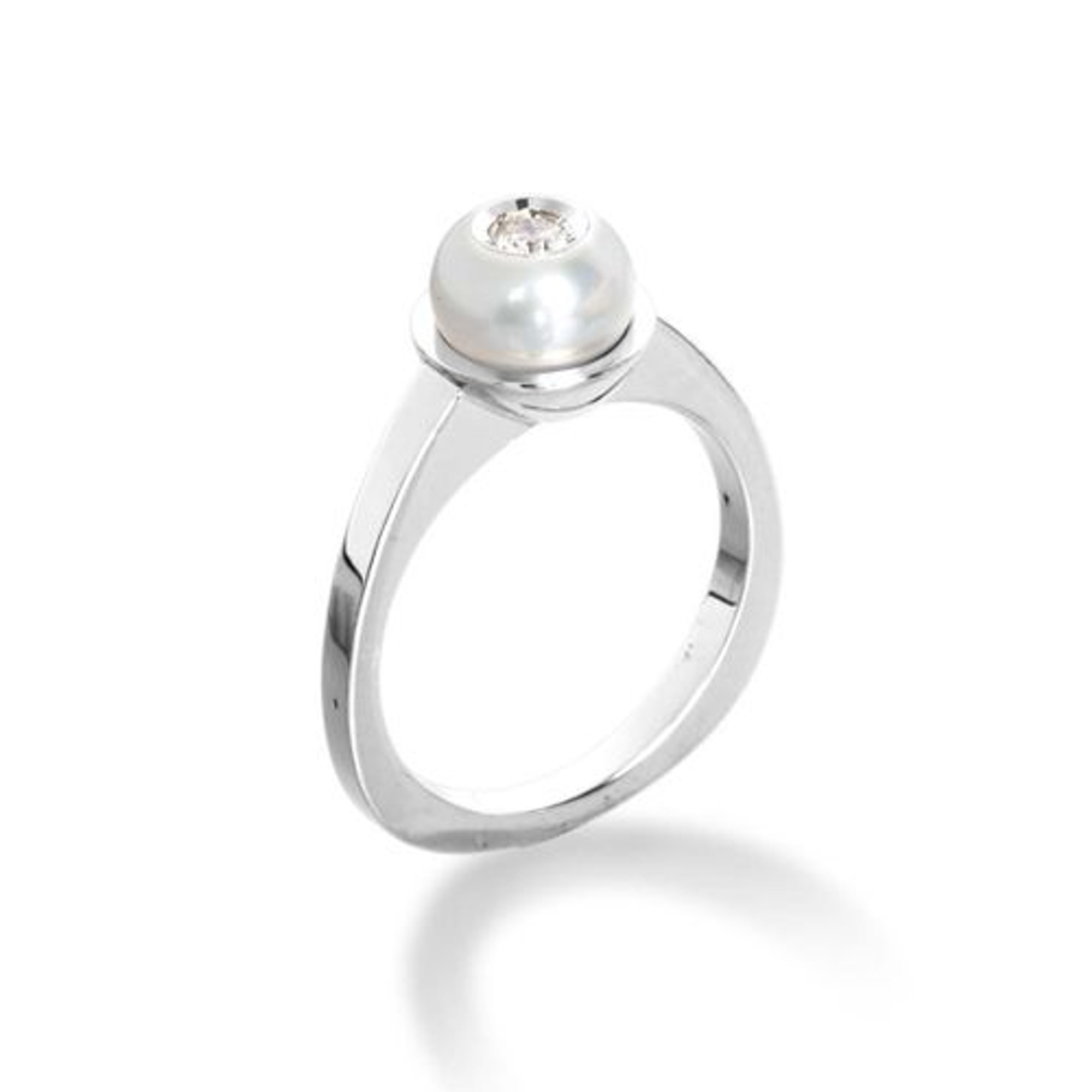 Galatea Diamond in a Pearl Ring