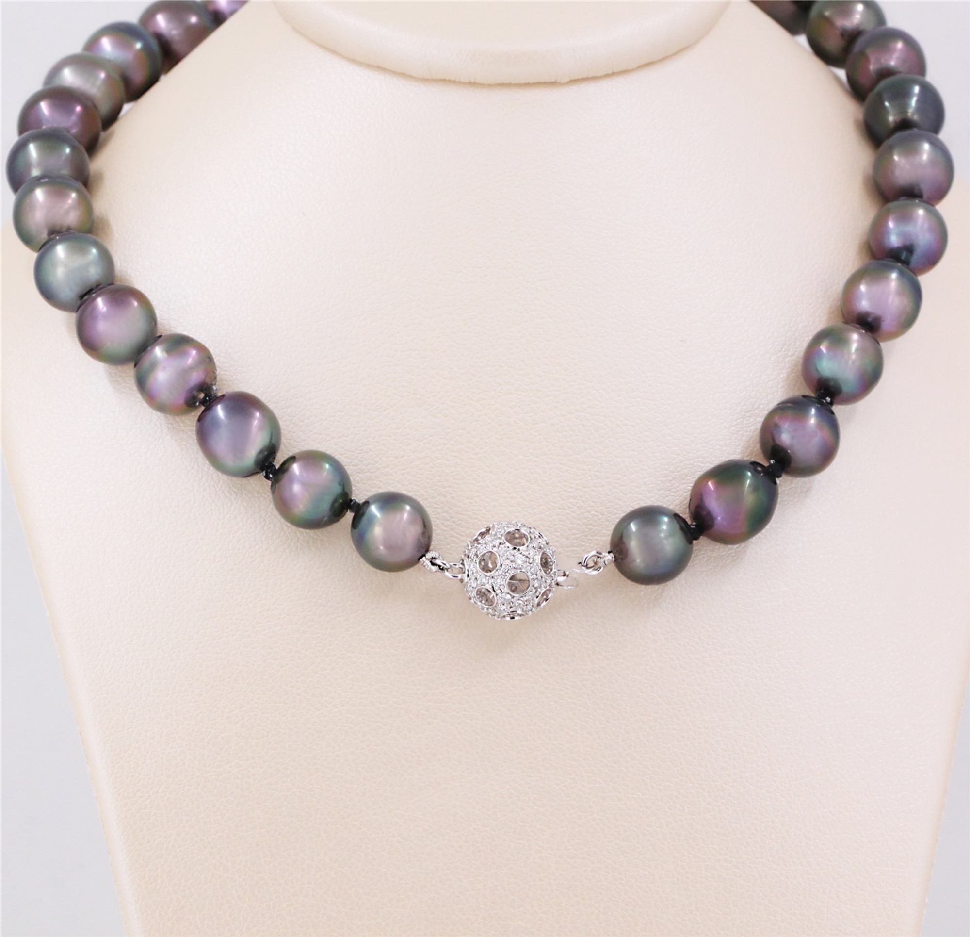 Vintage Pearl Necklace Diamond Clasp 1960s Unoaerre Italian Single Strand  Pearls - 23242 / LA465839 | LoveAntiques.com