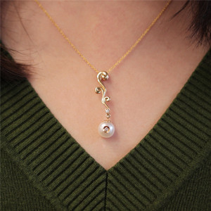 14k Yellow Gold Fresh Water Pearl Diamond Flower Necklace By