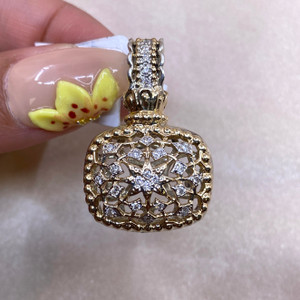 Alwand Vahan Sunburst Diamond Pendant Alwand Vahan Sunburst Diamond Pendant