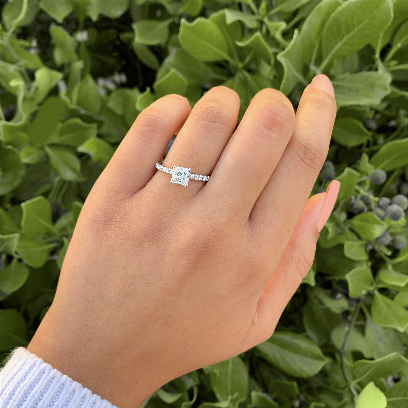 omdrejningspunkt Skim Beskrivelse 14k White Gold GIA Princess Cut Diamond French Set Engagement Ring