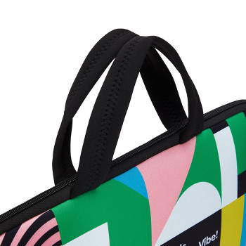 Szublimált, cipzáras neoprén laptop tok elülső zsebbel.