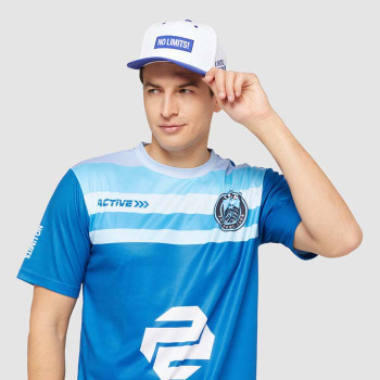 Könnyű, perforált, 5 paneles, lapos napellenzős sapka.