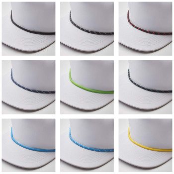 Könnyű, nyersselyem (pongee) anyagból készült, lapos napellenzős sapka.