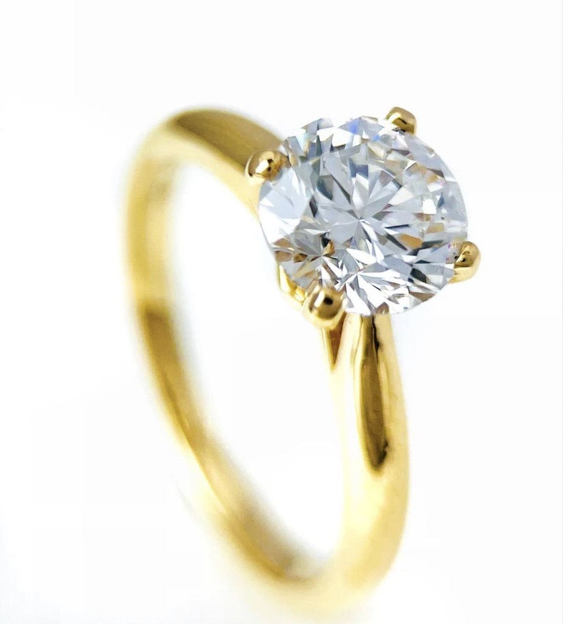18K Gold Classic 4 Claw Ring Lab-Grown Diamond