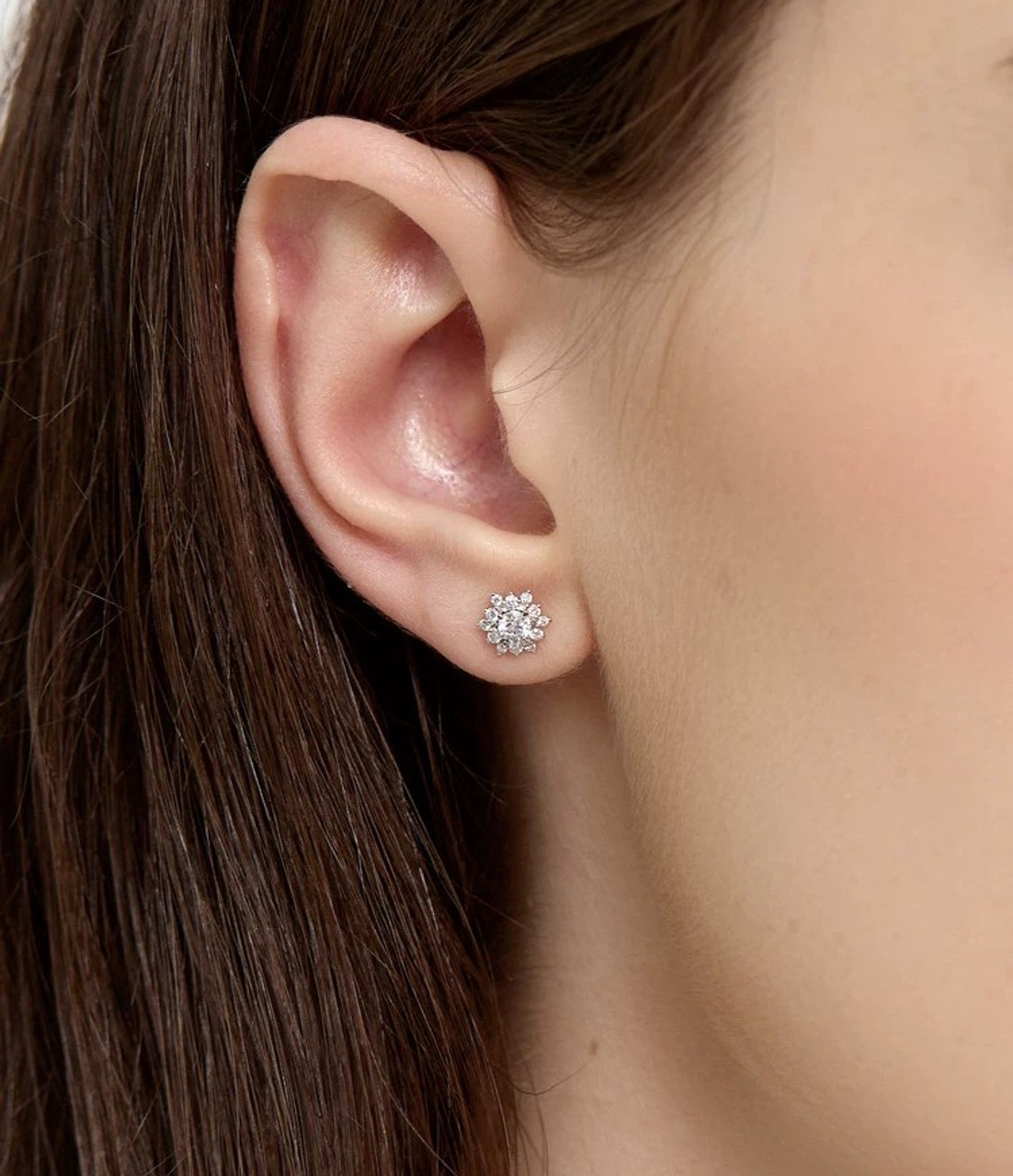 Staggered Inlay Design 18K Gold Lab-Grown Diamond Earring 0.9ct E VS1 IGI