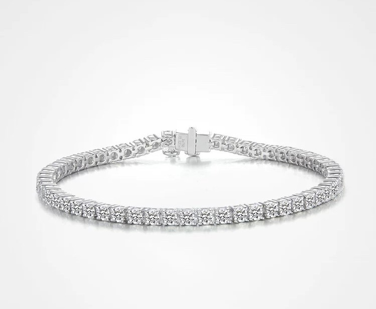 Moving Light Star-studded and Dazzling Lab-Grown Diamond Bracelet