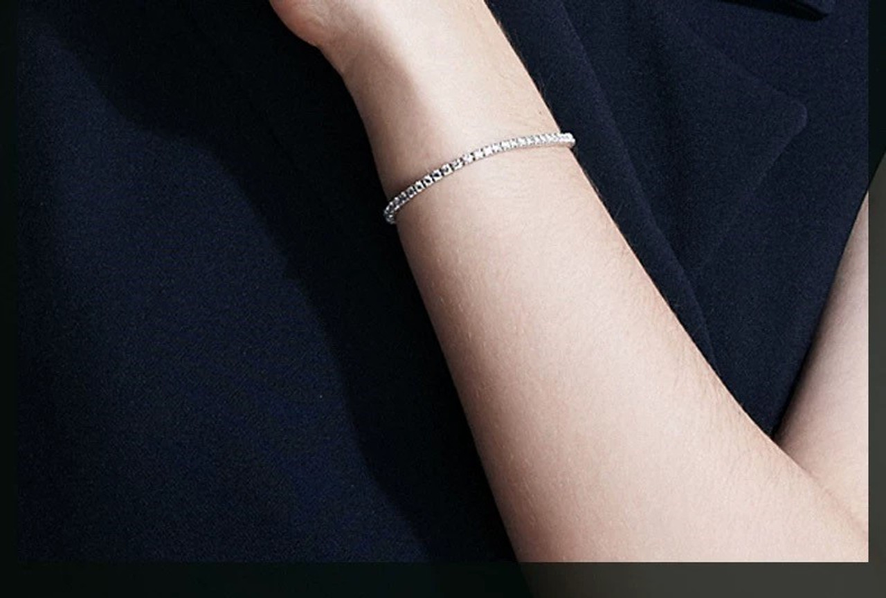 Moving Light Star-studded and Dazzling Lab-Grown Diamond Bracelet