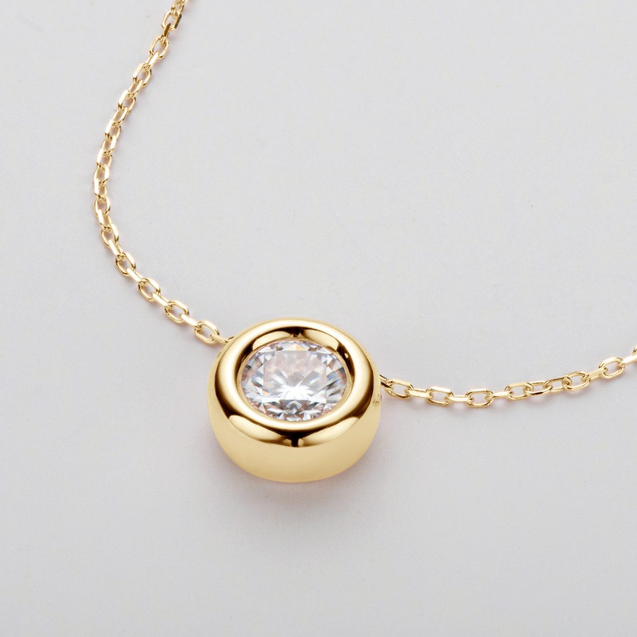 Radiant Bezel Set Moissanite Collier Necklace