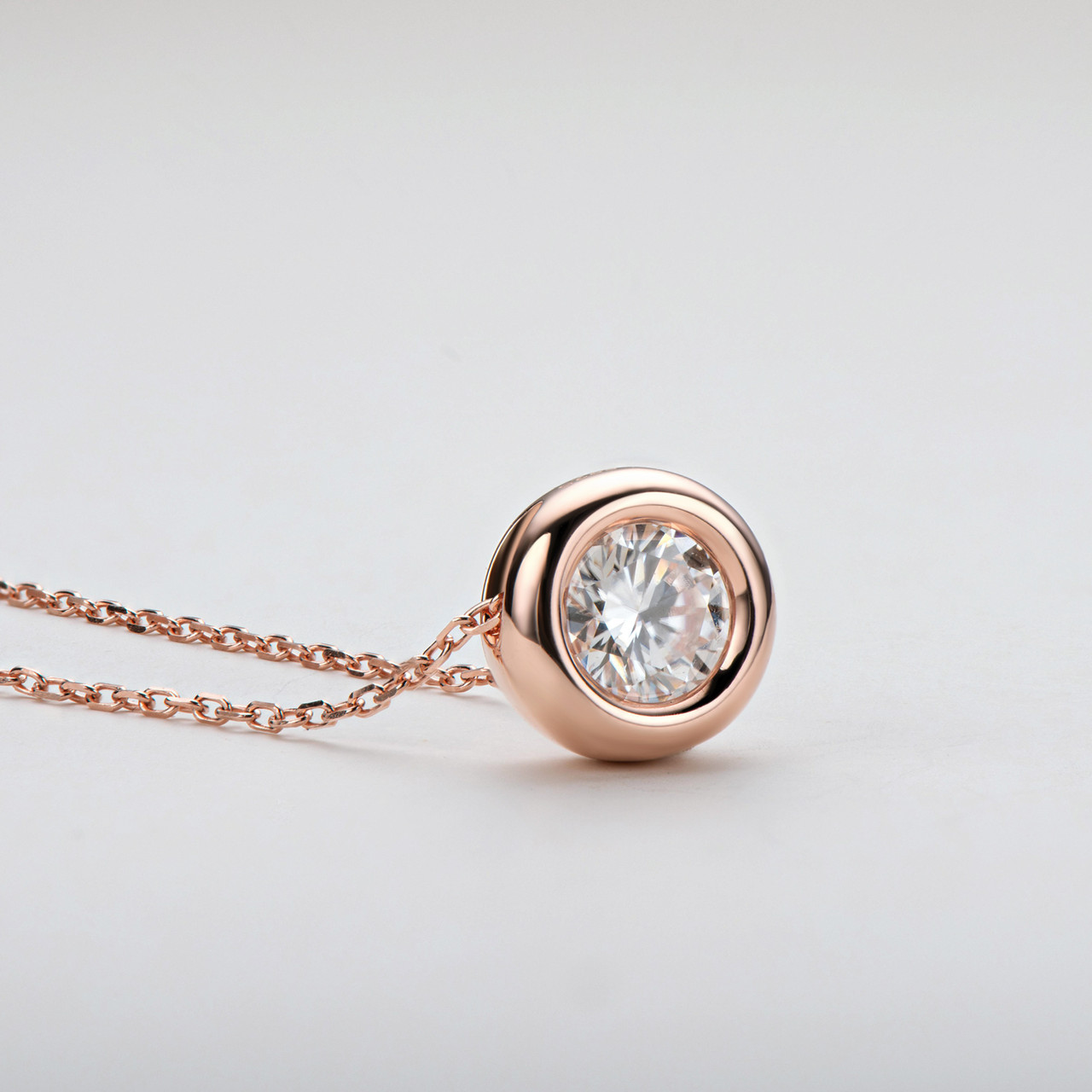 Radiant Bezel Set Moissanite Collier Necklace