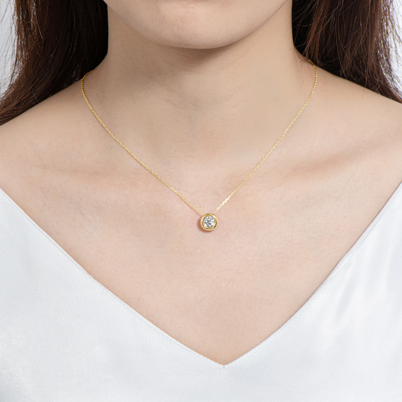 Radiant Bezel Set Moissanite Collier Necklace