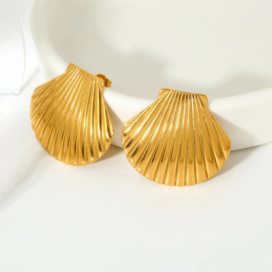 Gold-Tone Large Scallop Shell Stud Earrings – 29 mm – product view