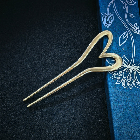 Gold-Tone Open Heart Hair Fork – 13 cm – main view