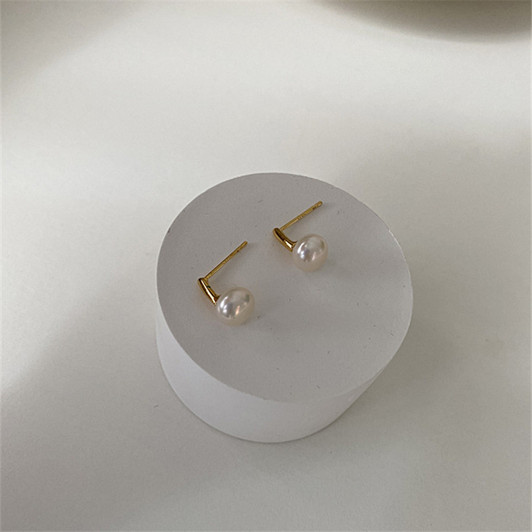 EONCO Mira Freshwater Pearl Earrings product image