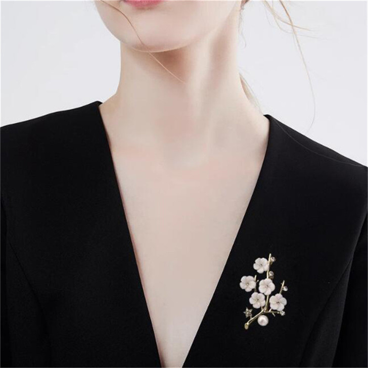White Five-Blossom Branch Brooch (2)