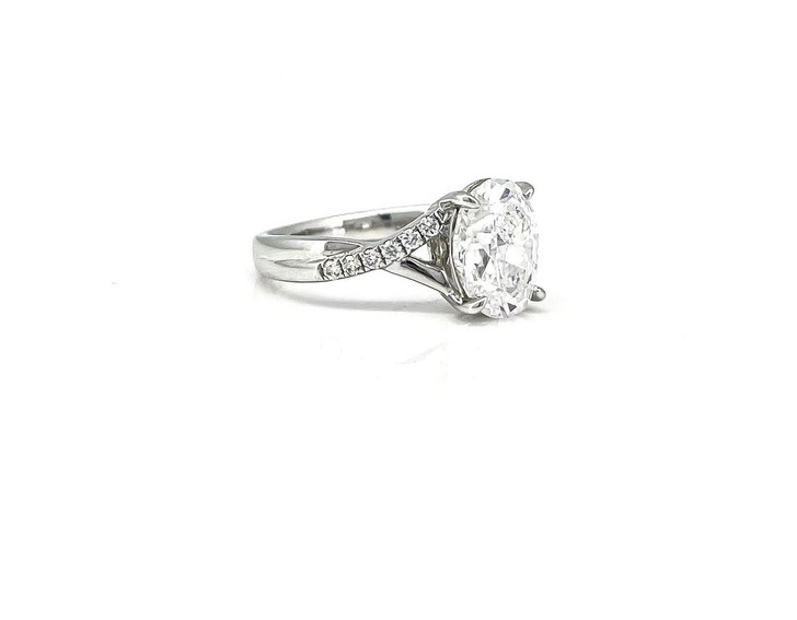 Classic Twisted Arm Lab-Grown Diamond Engagement Ring 4 Claw