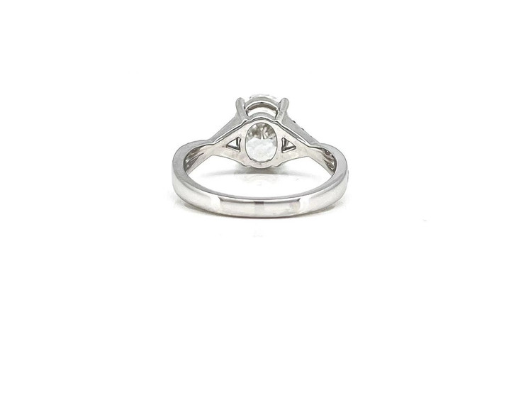 Classic Twisted Arm Lab-Grown Diamond Engagement Ring 4 Claw