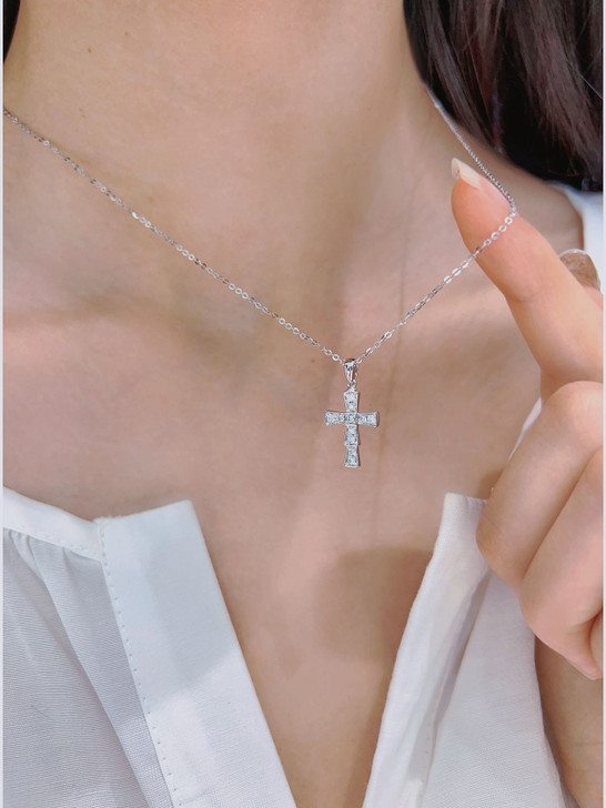 Cross Simple Light Luxury 18K Gold Lab-Grown Diamond Necklace 0.2ct IGI