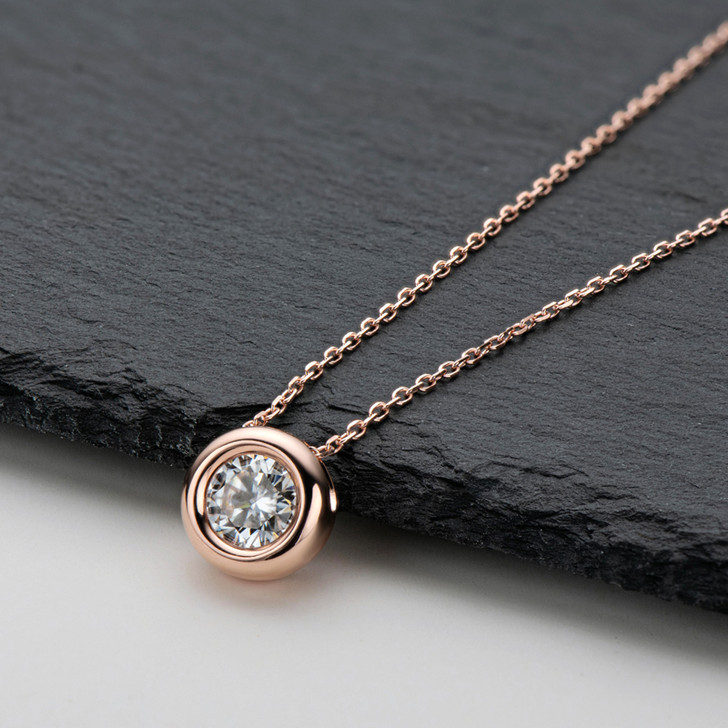 Radiant Bezel Set Moissanite Collier Necklace