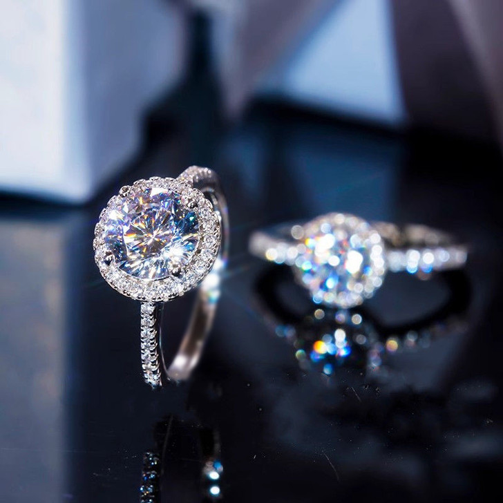 Vesper moissanite ring detail