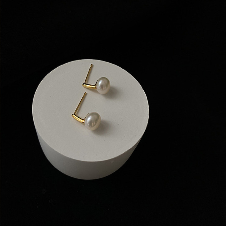 EONCO Mira Freshwater Pearl Earrings product image