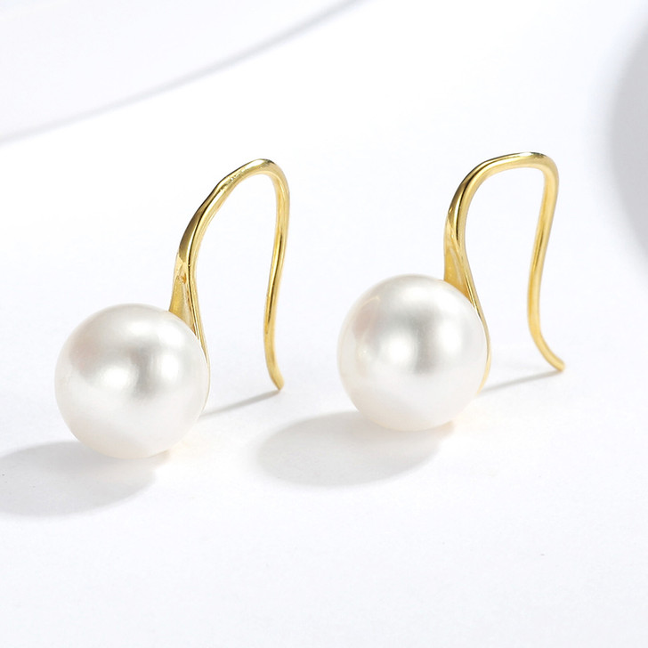 White 8 to 9mm freshwater pearl drop earrings
