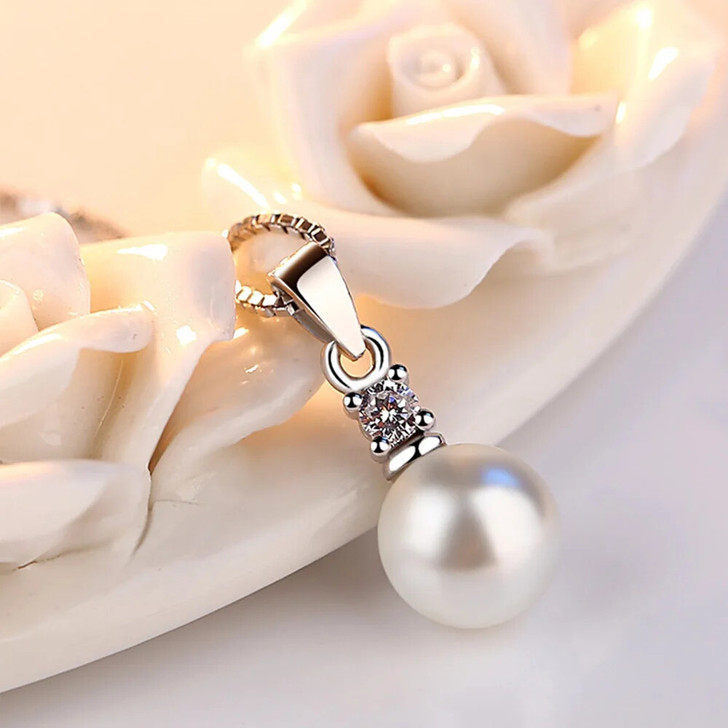 Freshwater Pearl Pendant Necklace in Silver Tone