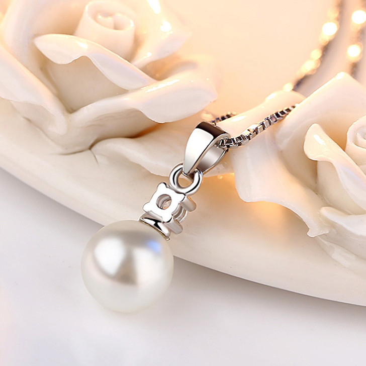 Freshwater Pearl Pendant Necklace in Silver Tone