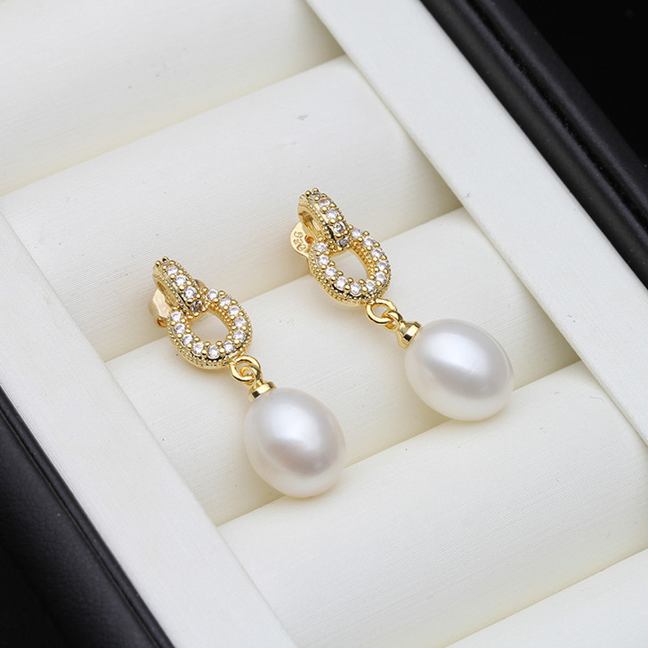 Freshwater pearl drop earrings in gold tone