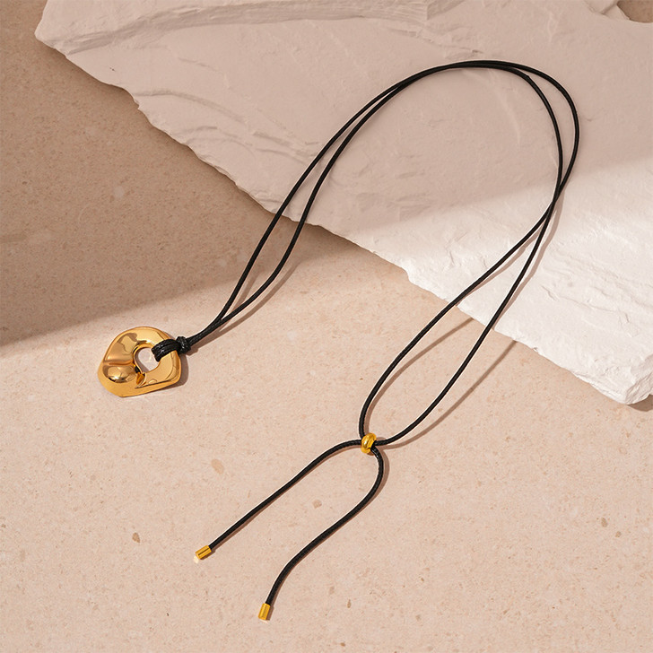 Silver tone geometric rope necklace detail