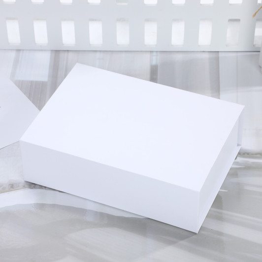 Folding Box Gift Box Spot Magnet, White foldable gift box with spot magnet closure.