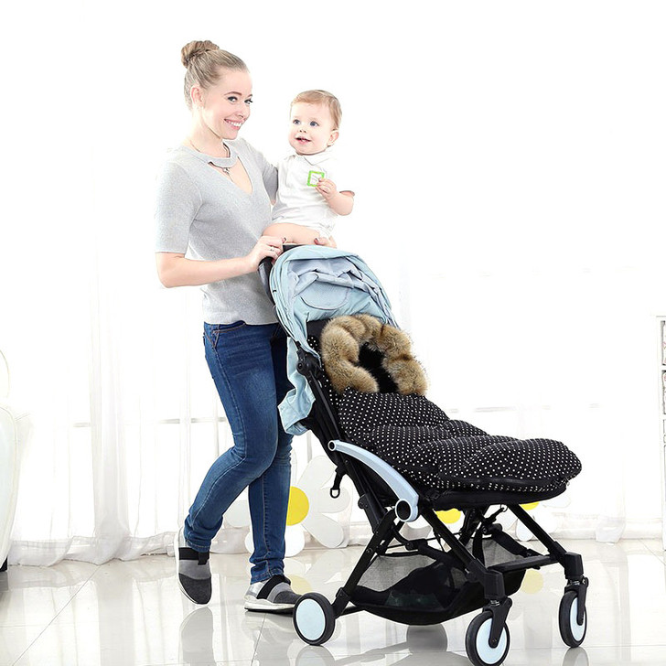 Minnie Me Stroller Bag Winter Windproof Sleeping Bag, baby stroller with winter sleeping bag attached, suitable for cold weather outdoor use.