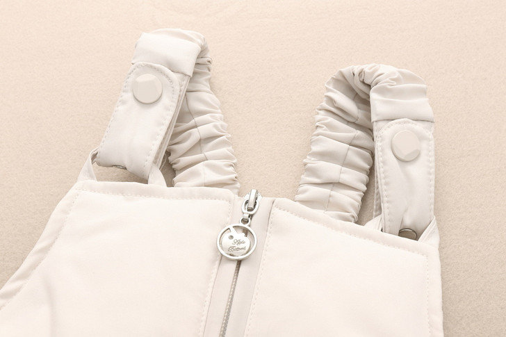 Generic Down Winter Ski Pants Waterproof Overalls, close-up of the padded adjustable shoulder straps with snap buttons and a silver zipper with a round pull tab.