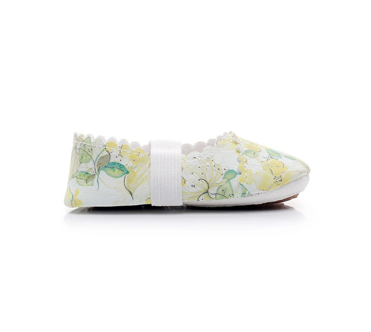 Generic Ballet Flat Soft Sole PU Leather Shoes, floral printed ballet flat with a scalloped edge and white elastic strap.