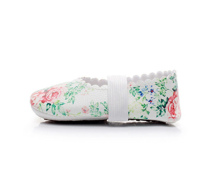 Generic Ballet Flat Soft Sole PU Leather Shoes, floral printed ballet flat with scalloped edges and elastic strap for comfortable fit.