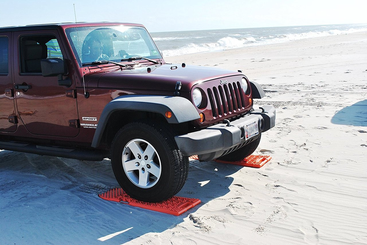 MAXSA Innovations Escaper Buddy Connectable Off-Road Traction Mat