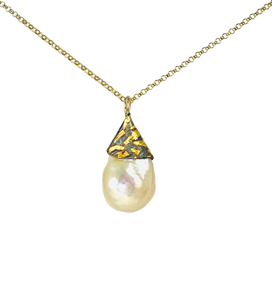 Baroque pearl set in fine silver  and 24K 'keumboo' cap